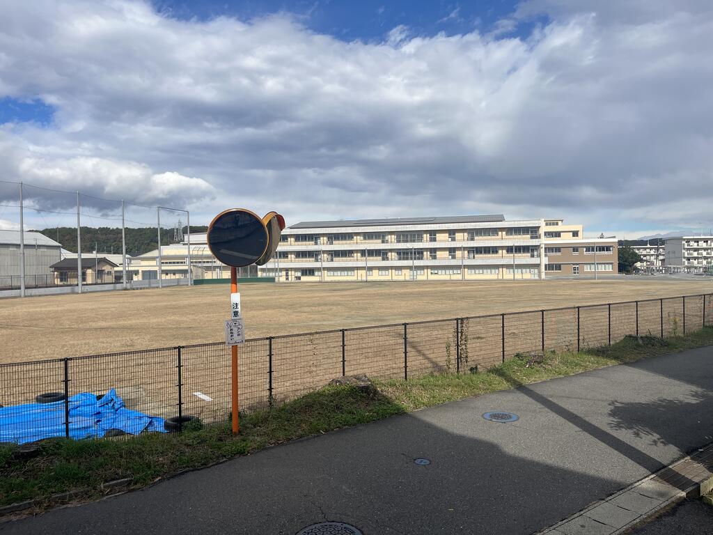 中学校　白河市立白河第二中学校（中学校）まで909m