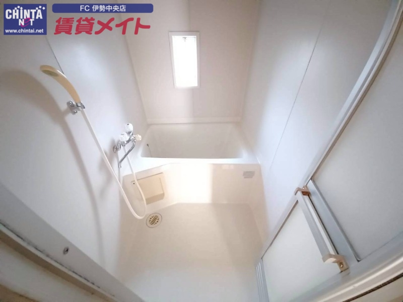 バス・シャワールーム　同物件別部屋写真