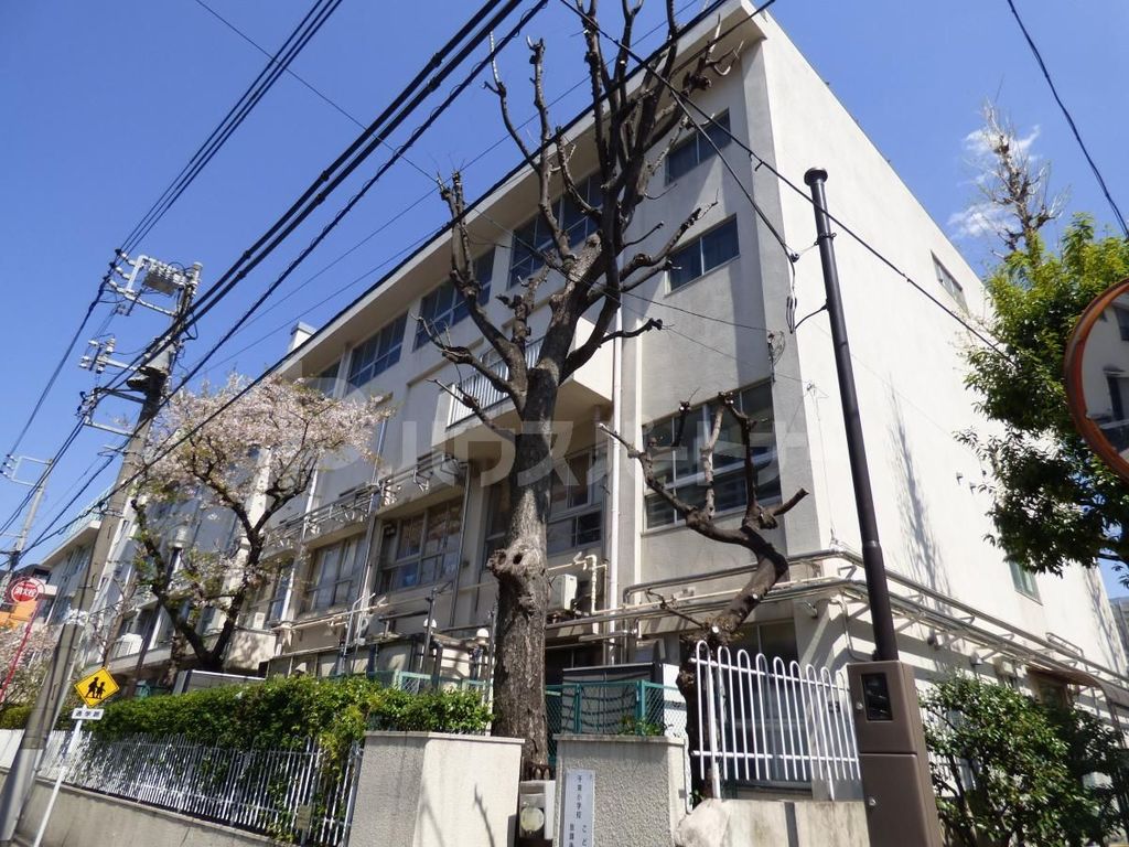 小学校　台東区立千束小学校（小学校）まで830m