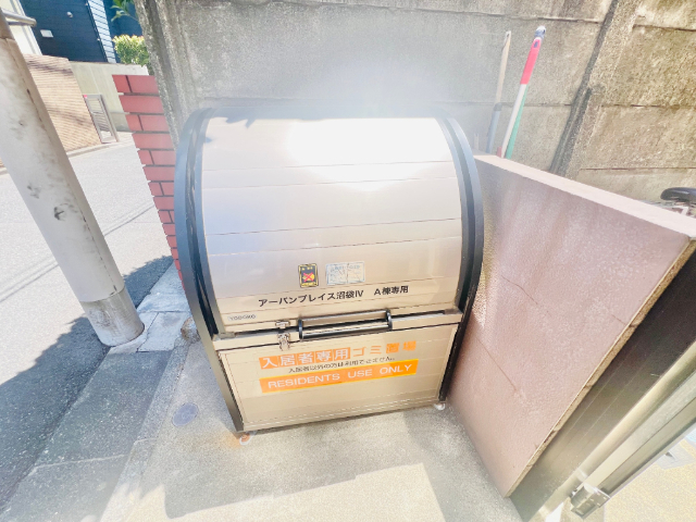 ロビー　ゴミ置き場