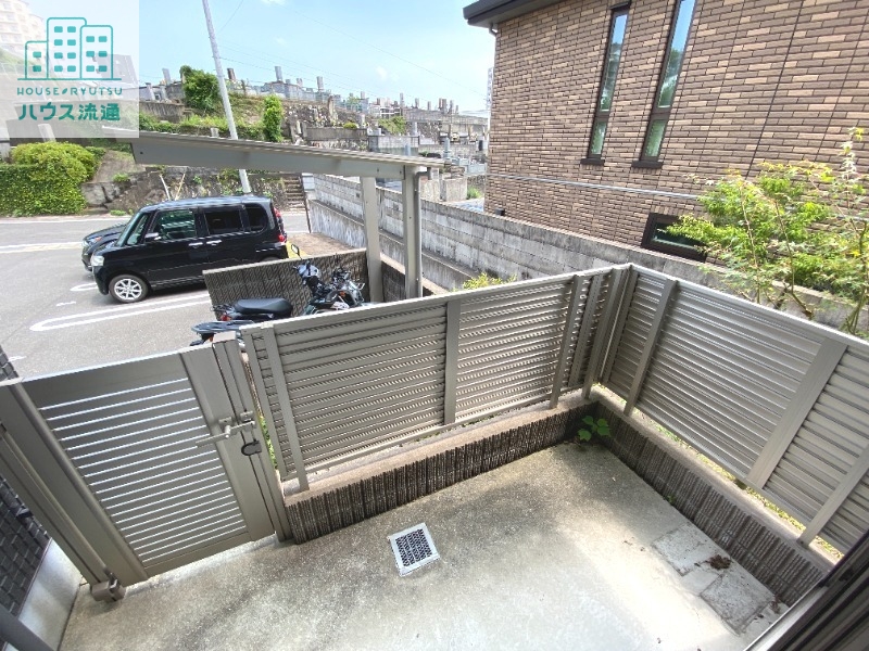 庭　※別号室の写真になります。
