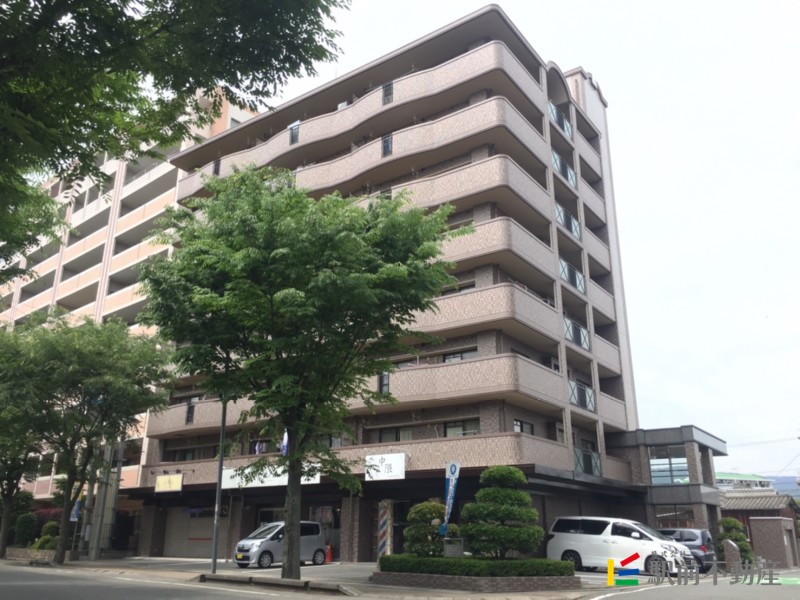 建物外観　８階建ての物件です