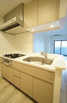 キッチン　写真は同マンション別号室のものとなります。