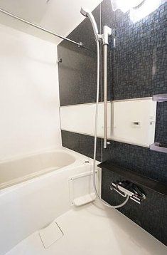 バス・シャワールーム　写真は同マンション別号室のものとなります。