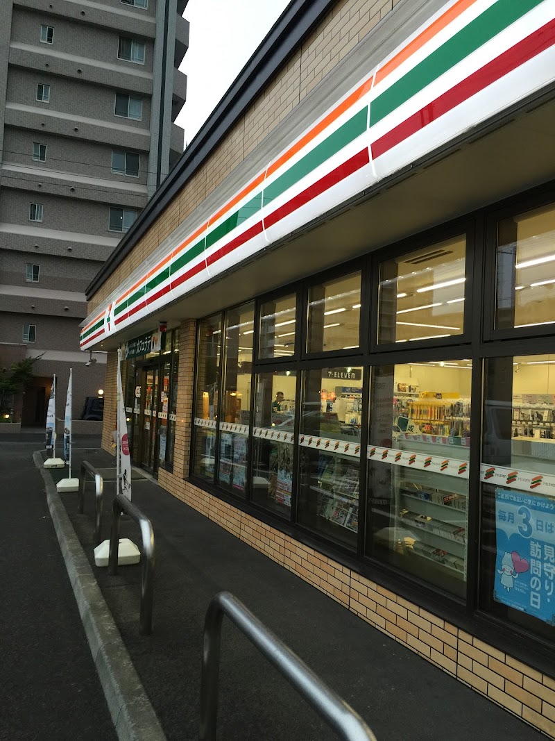 コンビニ　セブンイレブン札幌西岡2条店（コンビニ）まで575m