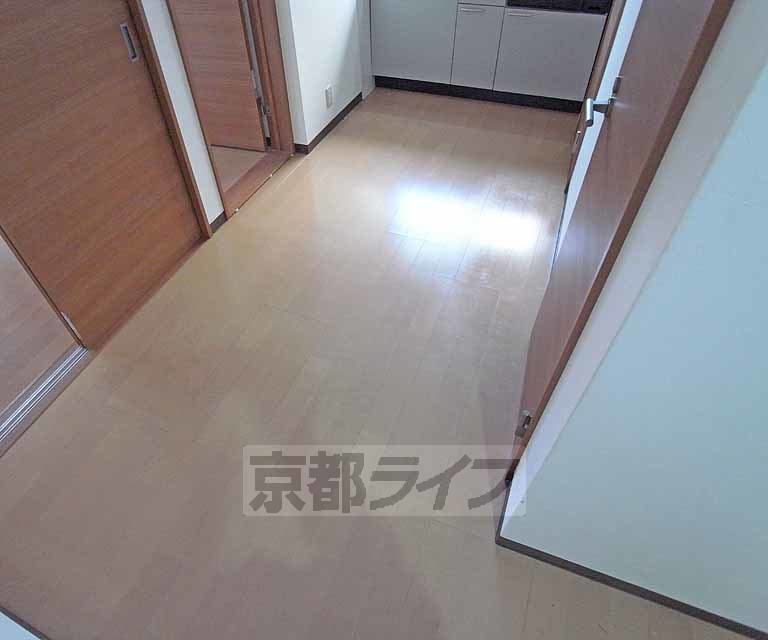 その他部屋・スペース　明るい廊下です。