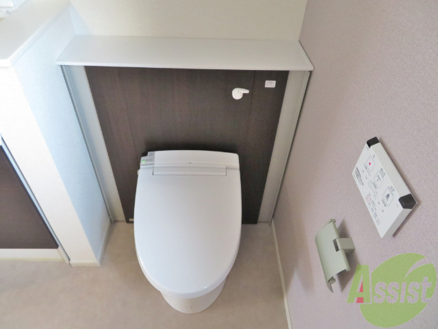 トイレ　シンプルモダンなトイレで、清潔感のある空間です