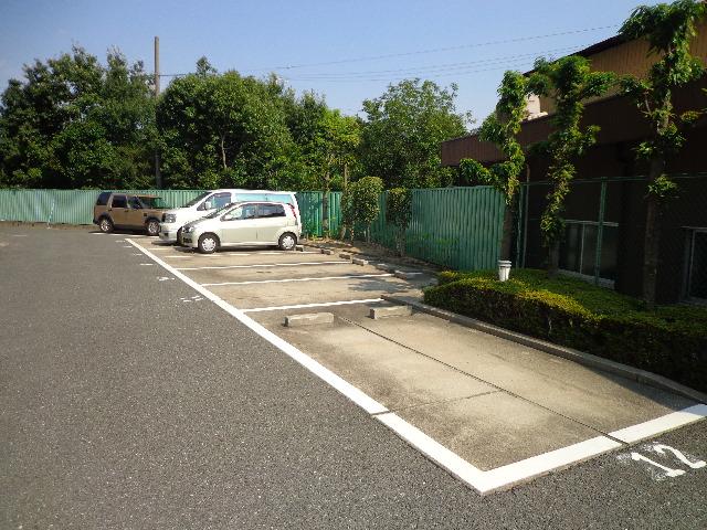 駐車場　青空ですがあります。