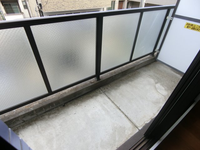 バルコニー　他のお部屋の参考写真となります。