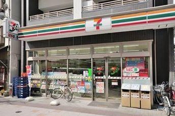 コンビニ　セブンイレブン中央区新川2丁目店（コンビニ）まで40m