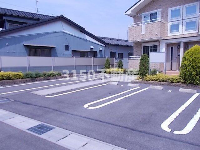 駐車場　車をお持ちの方に嬉しい駐車場付きの物件です