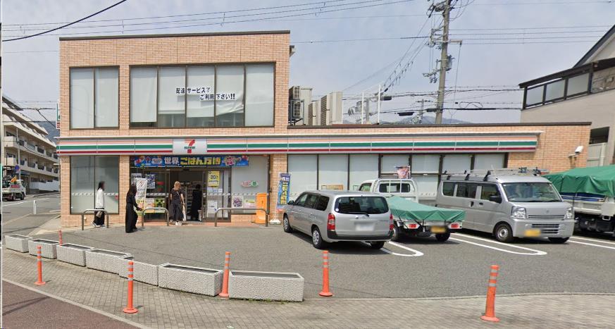 コンビニ　セブンイレブン神戸御影八色橋東店（コンビニ）まで321m