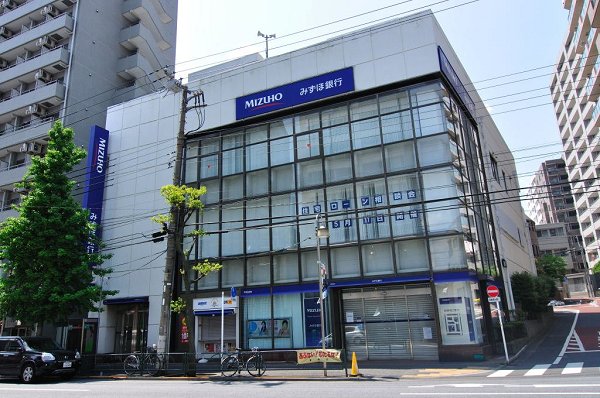 銀行　みずほ銀行（銀行）まで289m