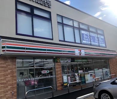 コンビニ　セブンイレブン 茅ヶ崎東海岸北5丁目店（コンビニ）まで909m
