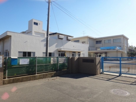 小学校　茅ヶ崎市立浜須賀小学校（小学校）まで366m