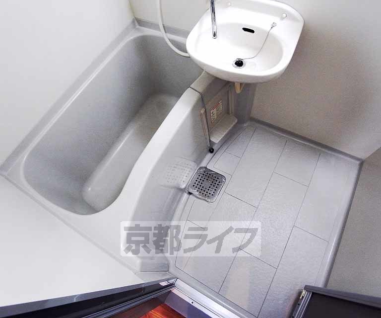 バス・シャワールーム　きれいなバスルームです。