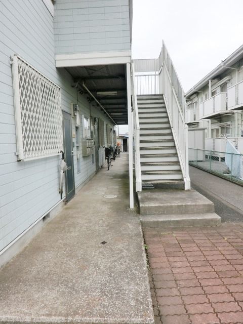 エントランス　2階に上がる階段です