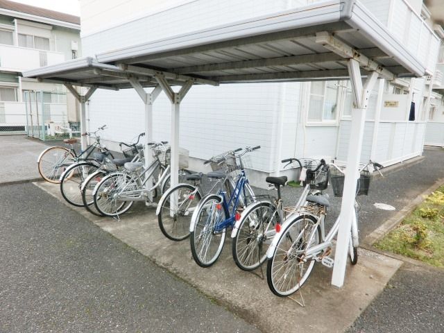 その他共有部分　屋根付きの駐輪場です