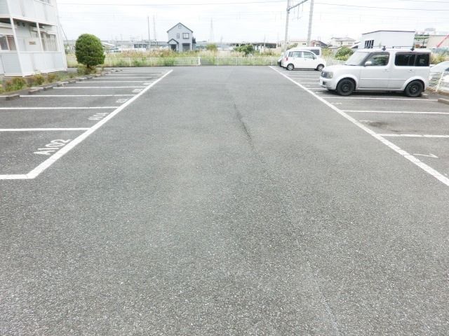 駐車場　敷地内に駐車場があります