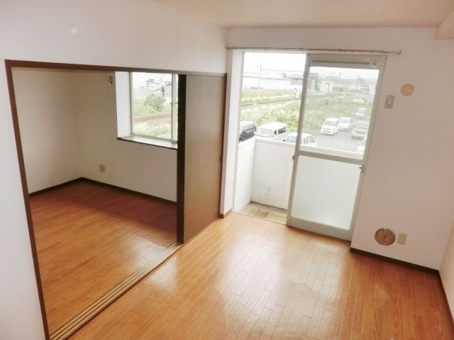その他部屋・スペース　窓も大きく明るいですね