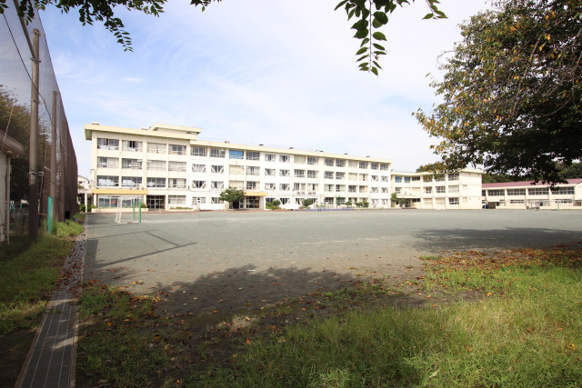 小学校　藤沢市立俣野小学校（小学校）まで550m