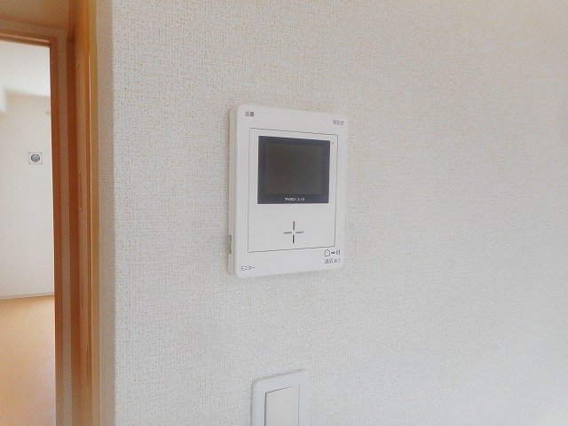 セキュリティ　TVモニター付インターホン 訪問者を確認できるので安心ですね