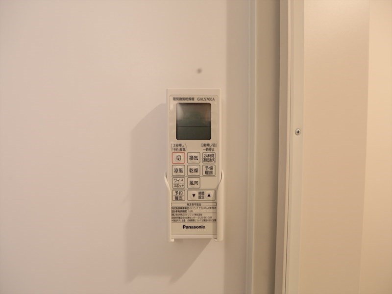 その他設備　浴室暖房乾燥機付き