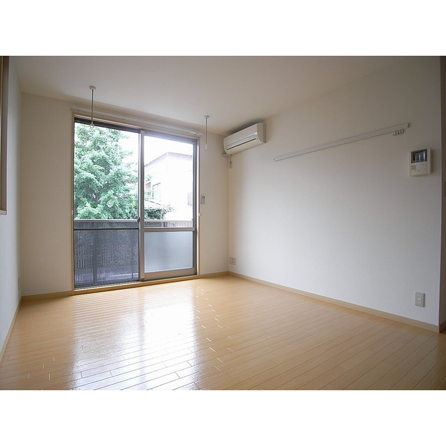 居室・リビング　南西向きの日当たり良好なお部屋です。