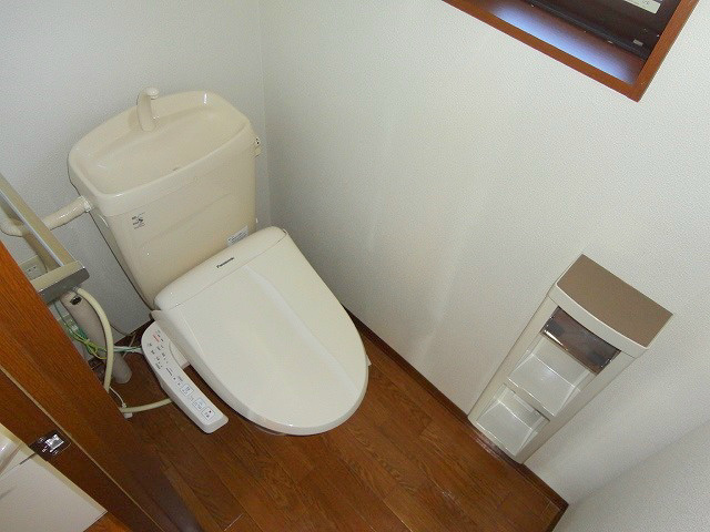 トイレ　同型のお部屋の写真になります。