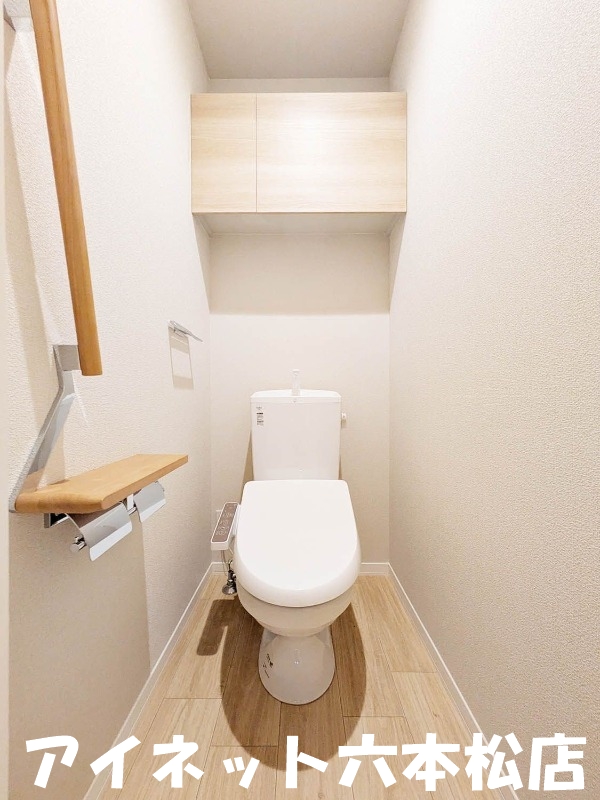 トイレ　清潔感のあるトイレですね。