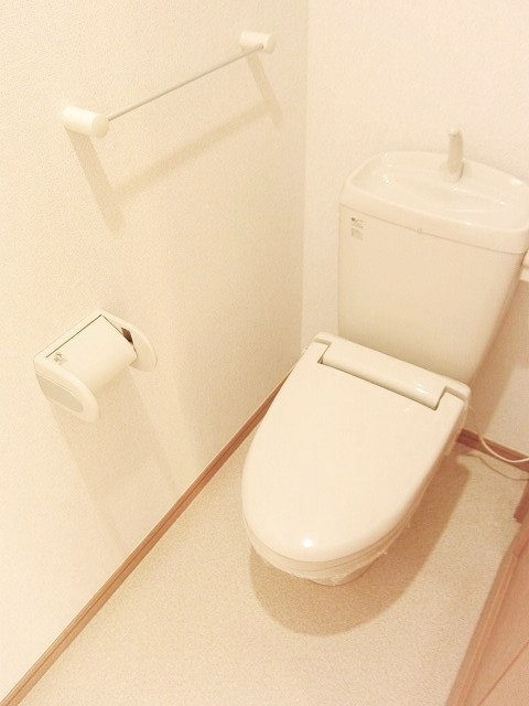 トイレ　写真は反転タイプです
