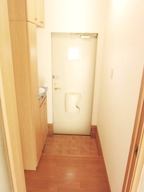 玄関　写真は反転タイプです