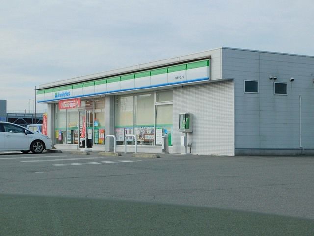 コンビニ　ファミリーマート（コンビニ）まで1500m