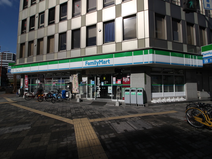コンビニ　ファミリーマート（コンビニ）まで418m
