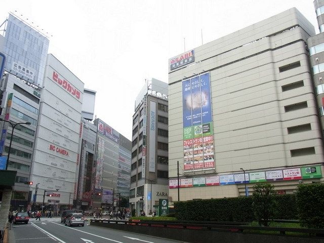 ショッピングセンター　ビックカメラ、ヤマダ電機（ショッピングセンター）まで323m