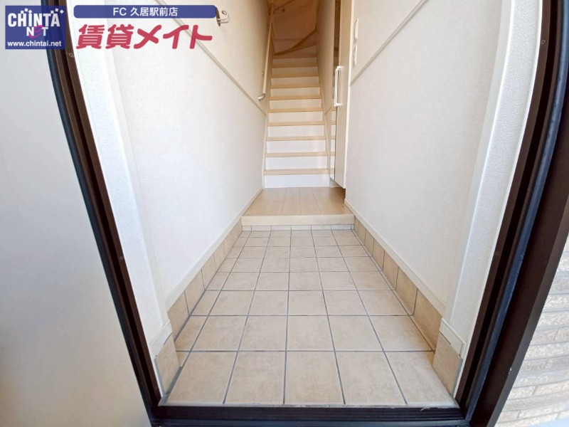 玄関　同型参考写真です