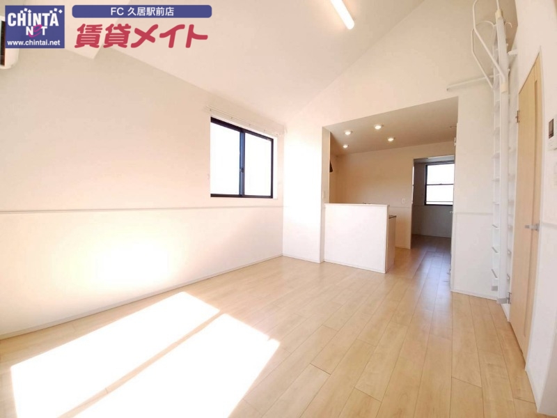 居室・リビング　同型参考写真です