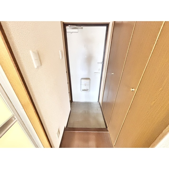 玄関　玄関（同仕様タイプ・現況優先）