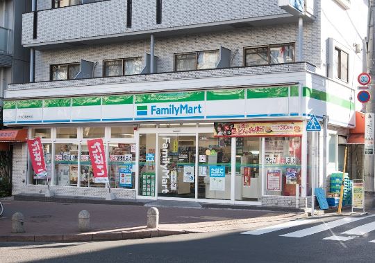 コンビニ　ファミリーマート 早稲田鶴巻町店（コンビニ）まで196m