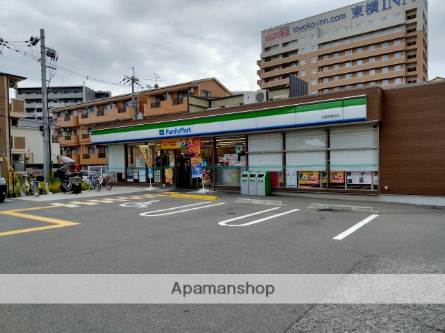 コンビニ　ファミリーマート大阪空港前店（コンビニ）まで4696m