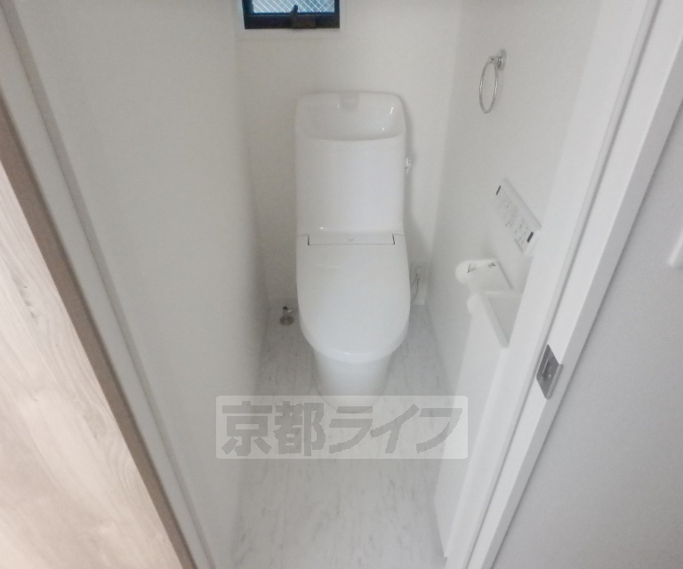 トイレ　ウォシュレット機能付きトイレです。
