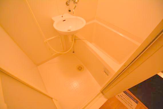 バス・シャワールーム　ゆったりと入るなら、お風呂とトイレとは別々が嬉しいですよね。
