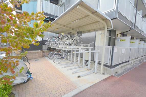 駐車場　あなたの大事な自転車も安心してとめることができますね。