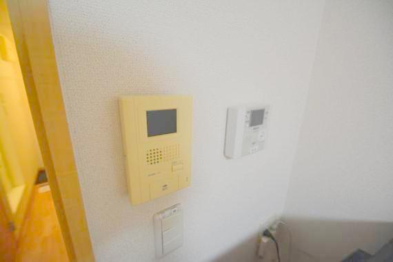 セキュリティ　TVモニターホンで来客が誰か確認してから開けて下さいね
