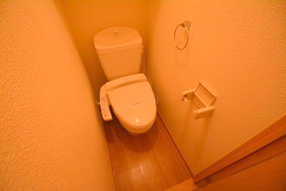 トイレ　綺麗なトイレにはウォシュレット標準装備です。