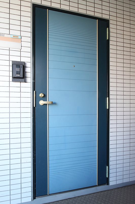 玄関　セキュリティが高いディンプルキーロックを採用
