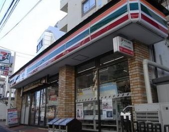 コンビニ　セブンイレブン新宿喜久井町店（コンビニ）まで215m