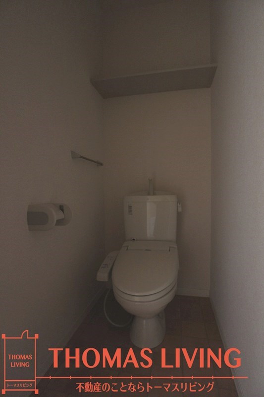 トイレ　実際の写真を準備中の為、同じ建物の別室写真です。参考下さい。