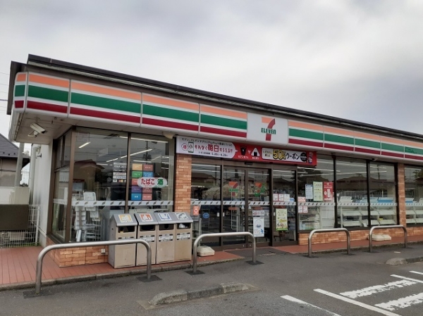 コンビニ　セブンイレブン（コンビニ）まで300m
