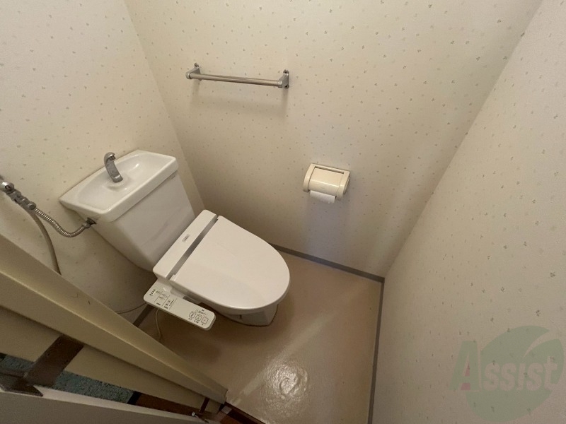 トイレ　こちらはトイレです。清潔感があり、安心して使用できます。